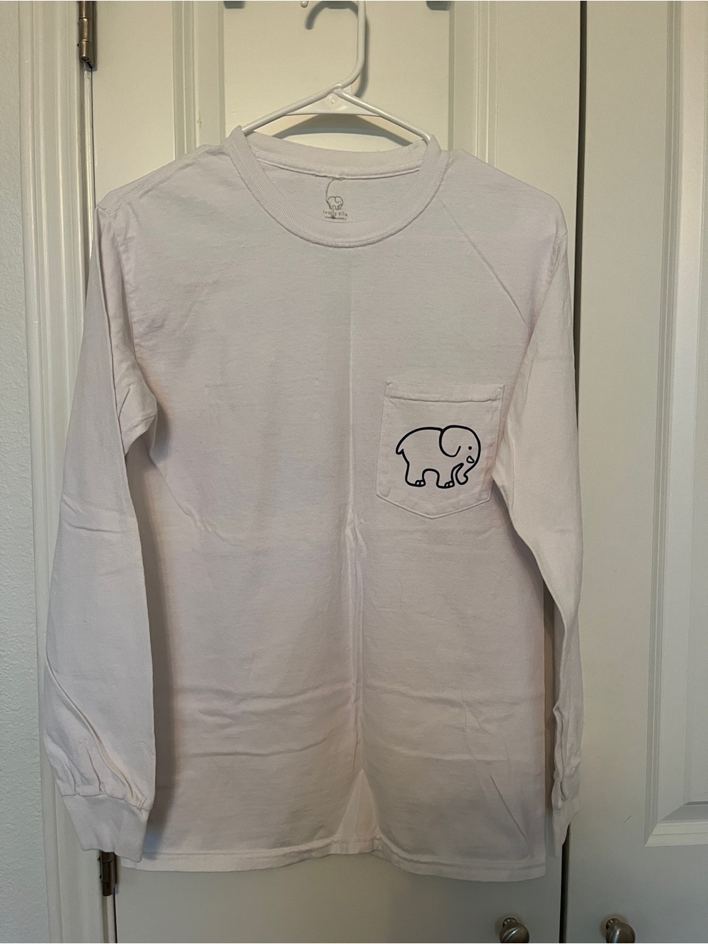 ivory ella White Long-Sleeve Pocket Tee with Navy Elephant Outline